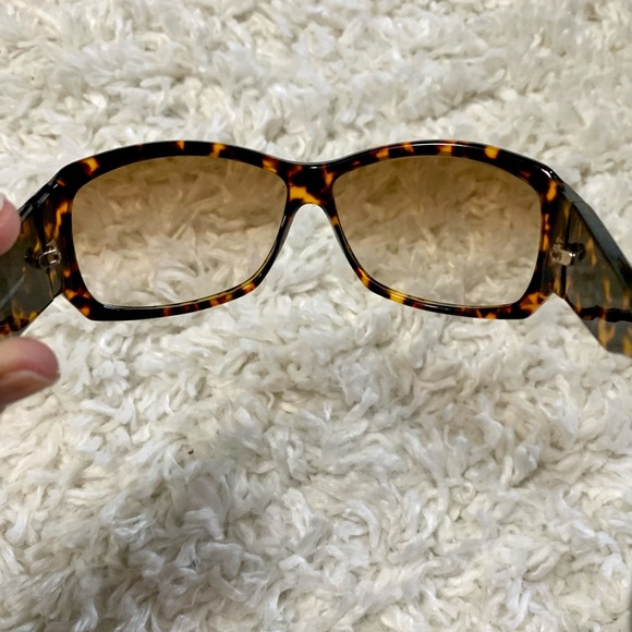 Gucci sunglasses, perfect condition - Picture 5 of 11